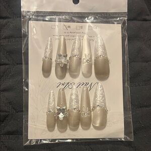 Handmade Elegant Silver Nail Press-On Set